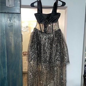 Bella Barnet cocktail dress size large. Mid length black and sheer sequins layer